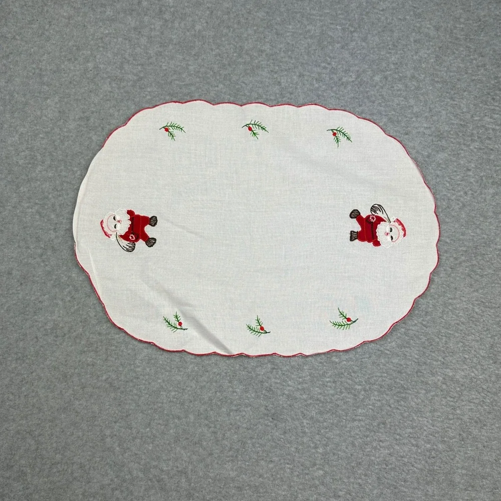 Vintage Christmas Embroidered Santa Claus Oval Scalloped Table Runner Doily